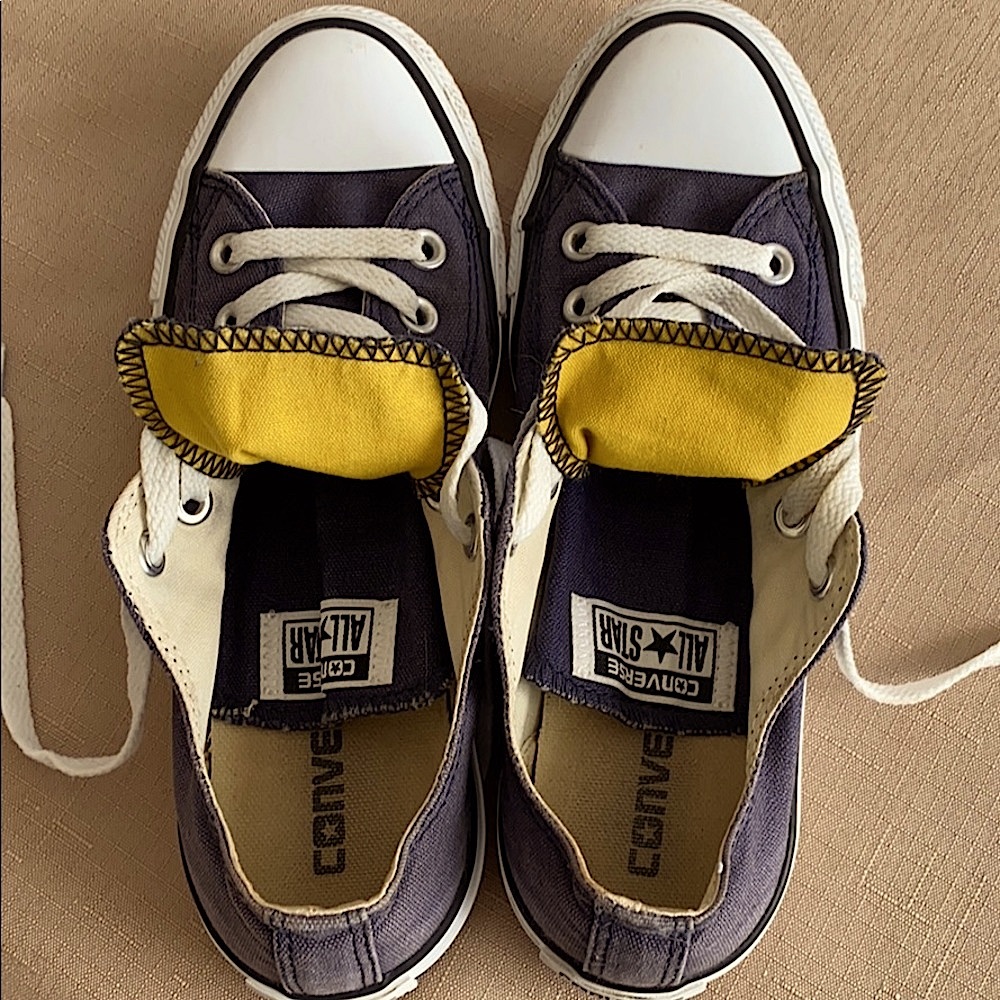 Converse, gently use low tops. - Picture 3 of 4